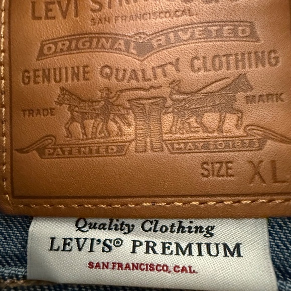 EUC Levi Strauss Women’s Denim Jacket - XL - Picture 4 of 4